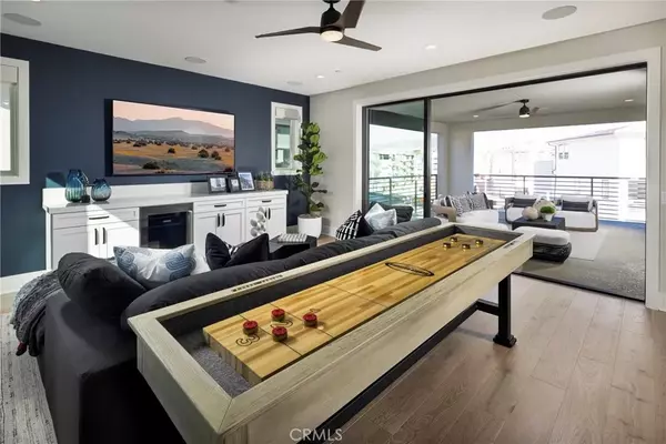 Irvine, CA 92618,145 Apron