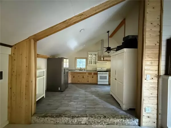 Crestline, CA 92325,23489 Lake