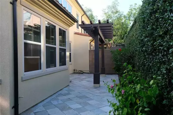 Irvine, CA 92618,27 Maycrest