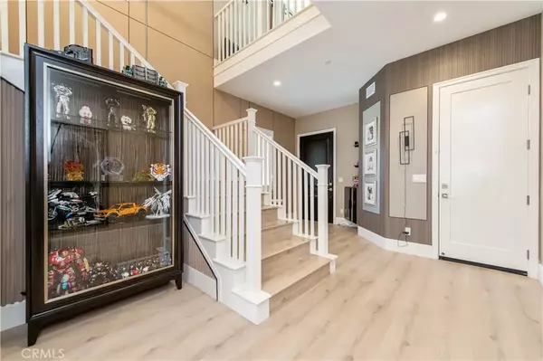 Irvine, CA 92602,200 Piazza