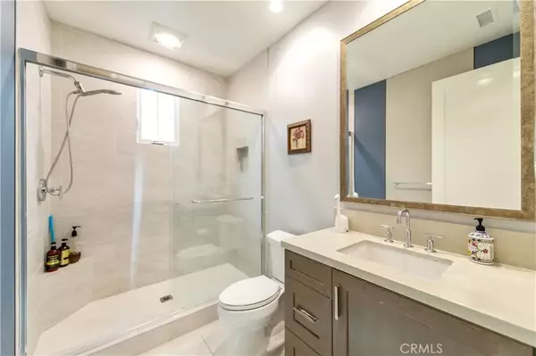 Irvine, CA 92602,200 Piazza