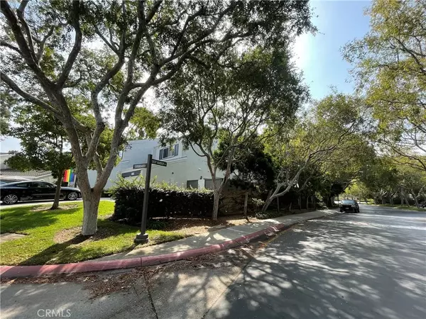 Huntington Beach, CA 92648,19686 Surfbreaker Lane