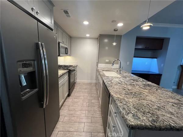 11630 Warner #414, Fountain Valley, CA 92708