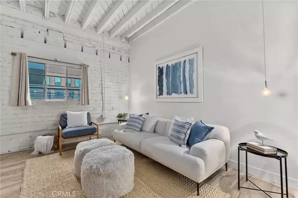 San Diego, CA 92101,941 W Hawthorn #9