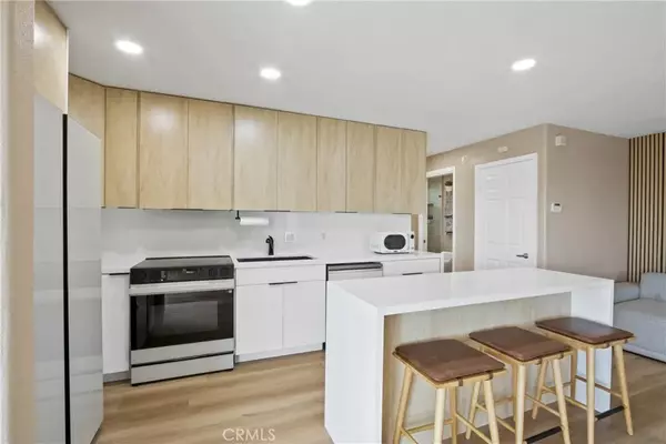 Huntington Beach, CA 92648,711 Pacific Coast #120