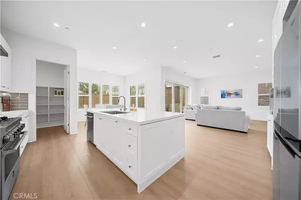 Irvine, CA 92618,118 Glydon