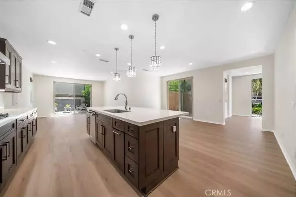 Irvine, CA 92618,120 Halo