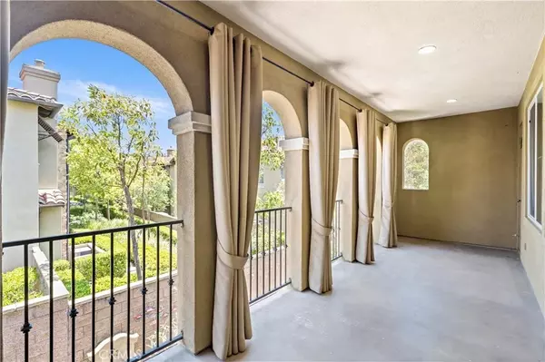 Irvine, CA 92603,221 Lonetree