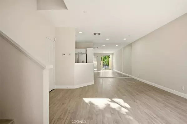 Irvine, CA 92618,3002 Cherrywood