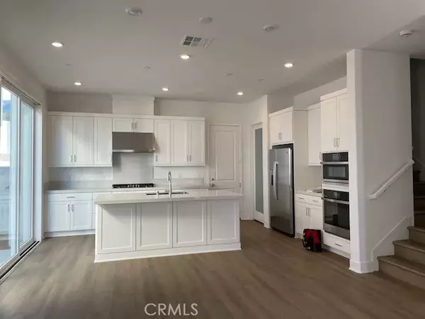 Irvine, CA 92618,213 Shoveler