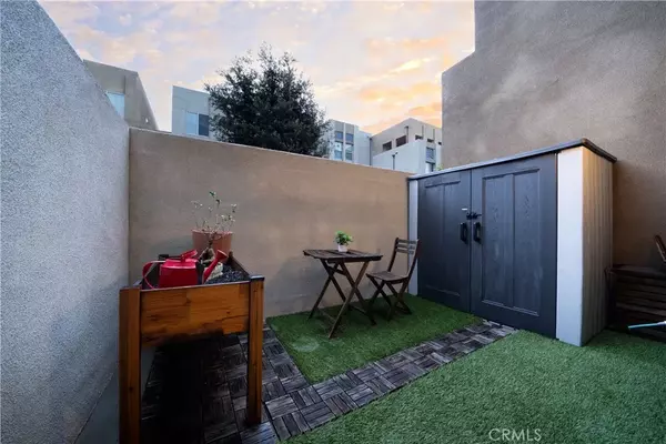 Irvine, CA 92618,217 Magnet