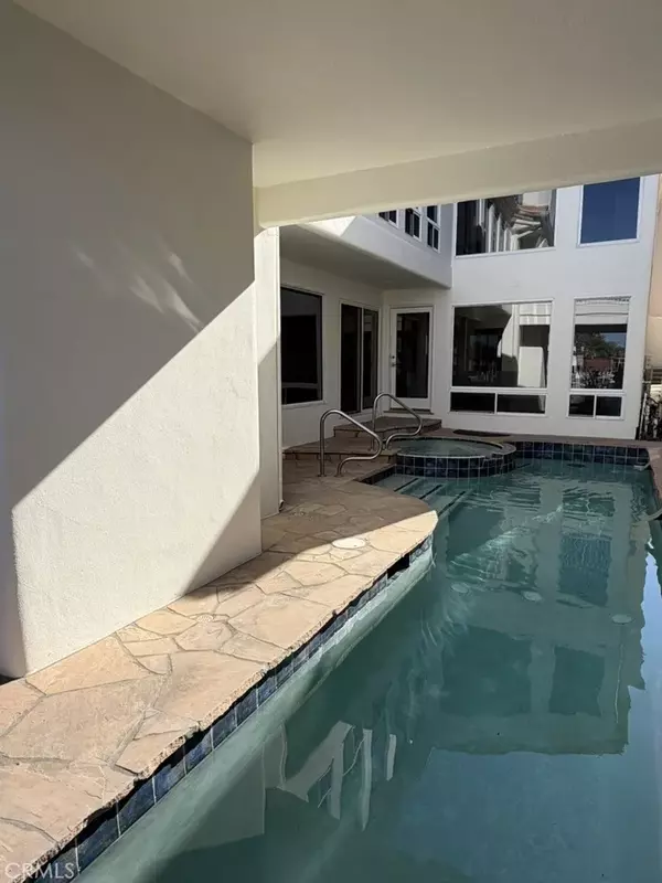 Newport Beach, CA 92660,57 Linda Isle