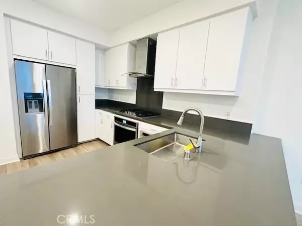 Irvine, CA 92612,2522 Nolita