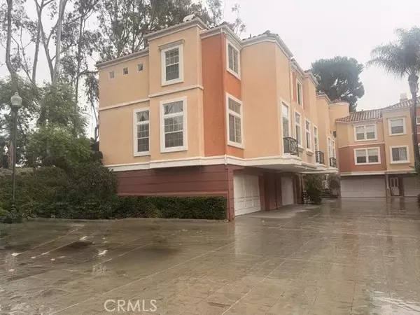 Irvine, CA 92606,11 Crivelli Aisle