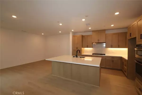 Valencia, CA 91381,27309 Bear Paw Lane