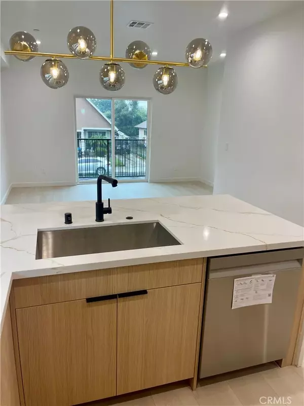 Los Angeles, CA 90037,611 W 41st Place