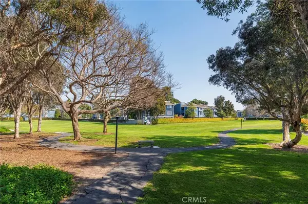 8182 Mainsail Drive #202, Huntington Beach, CA 92646