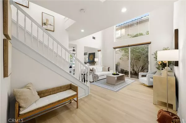 Irvine, CA 92606,9 Santa Luzia Aisle