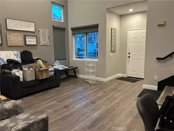 Lake Forest, CA 92610,19 Calotte