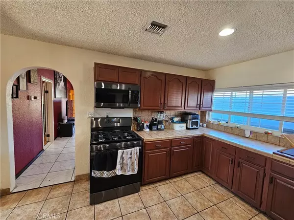 Pomona, CA 91768,606 N Park