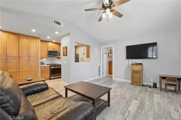 Rancho Santa Margarita, CA 92688,6 Pica Flor