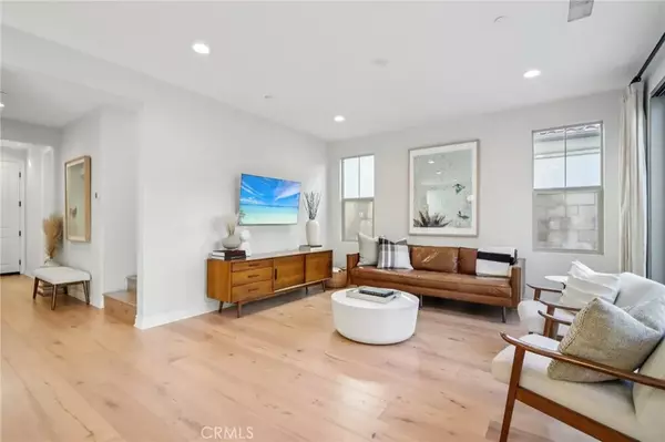 Irvine, CA 92618,110 Globe