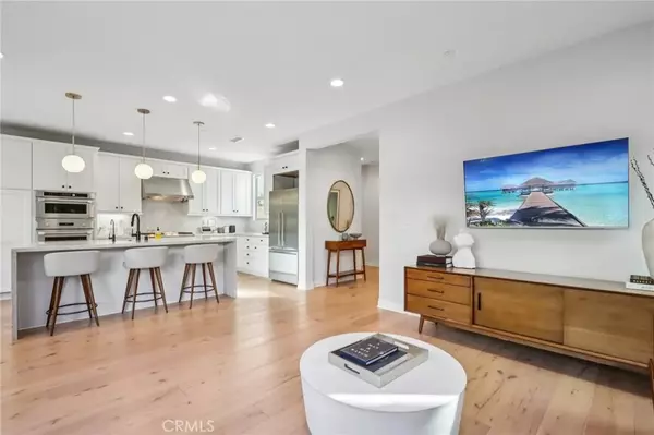 Irvine, CA 92618,110 Globe