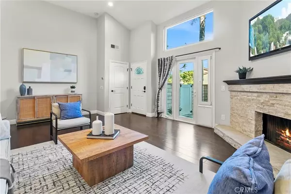 Huntington Beach, CA 92648,21066 Poolside