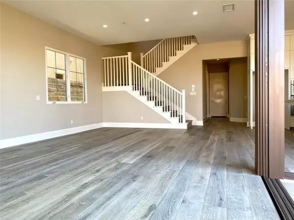 Irvine, CA 92602,125 Statura