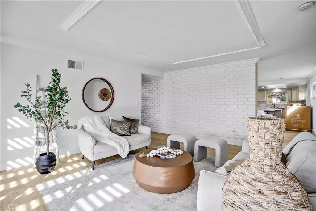 Claremont, CA 91711,872 Huron