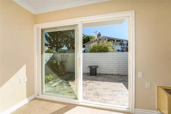 Laguna Woods, CA 92637,2111 Via Puerta #S