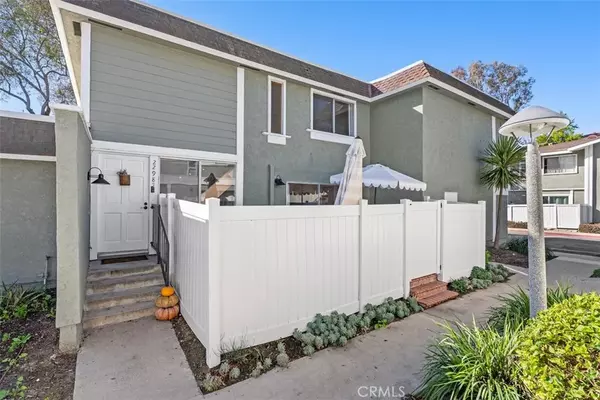 Mission Viejo, CA 92691,22985 Via Cereza #2B