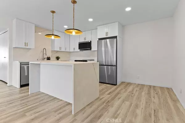 Lake Forest, CA 92630,21921 Rimhurst #128