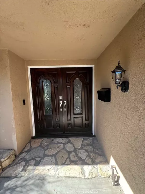 Huntington Beach, CA 92647,16091 Gold