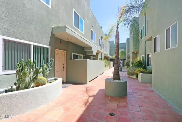 North Hollywood, CA 91602,10926 Moorpark Street #11