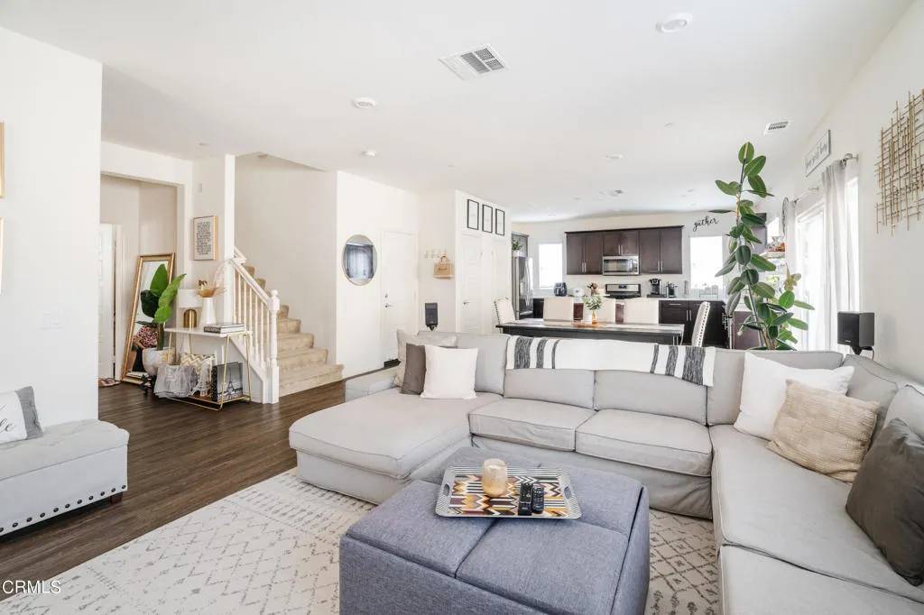 Santa Clarita, CA 91350,27495 Jasmine Court