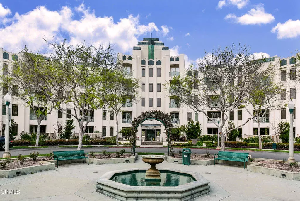 Playa Vista, CA 90094,5625 Crescent Park West #127