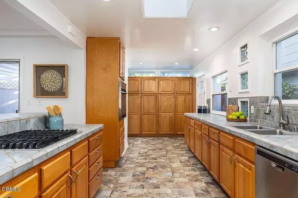 Valley Village, CA 91607,4916 Bluebell Avenue