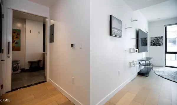 Los Angeles, CA 90013,400 S Broadway #911