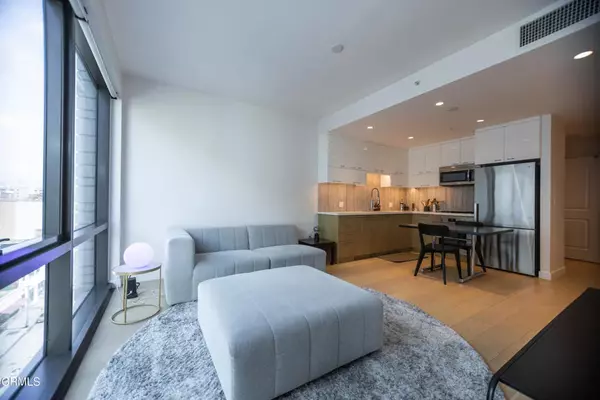 Los Angeles, CA 90013,400 S Broadway #911