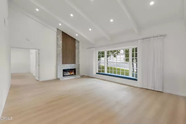 Tarzana, CA 91356,19542 Greenbriar Drive