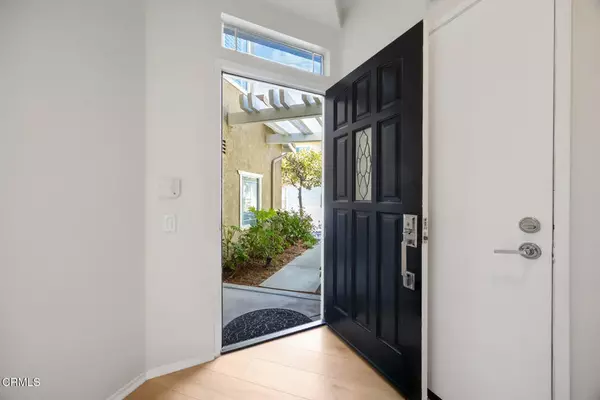Valencia, CA 91354,23636 Big Sky Walk Walk #137
