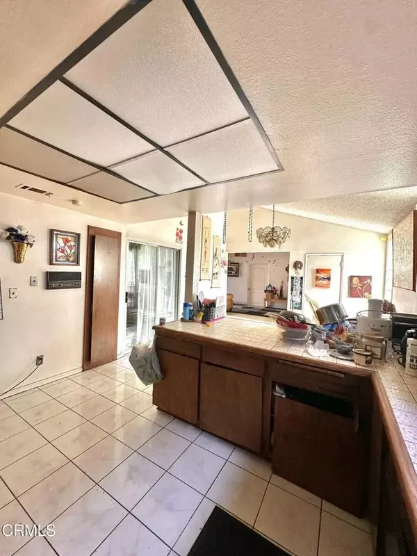 North Hollywood, CA 91605,11440 Strathern Street