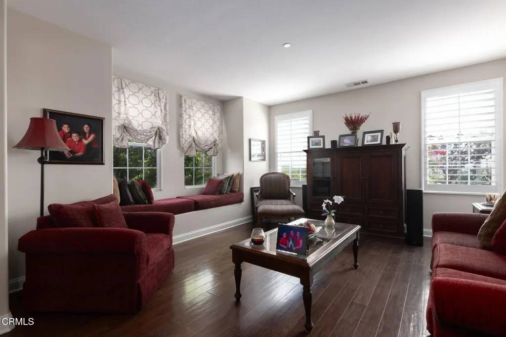 Los Angeles, CA 91040,10931 W Shadow Hills Avenue