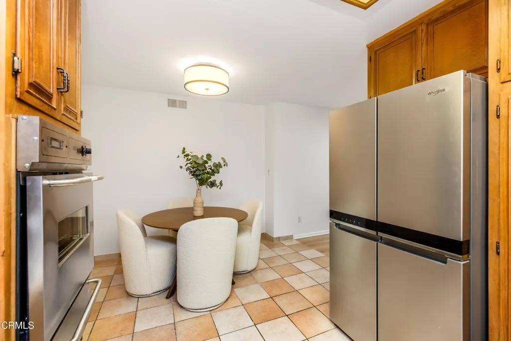 Encino, CA 91316,5354 Lindley Avenue #202