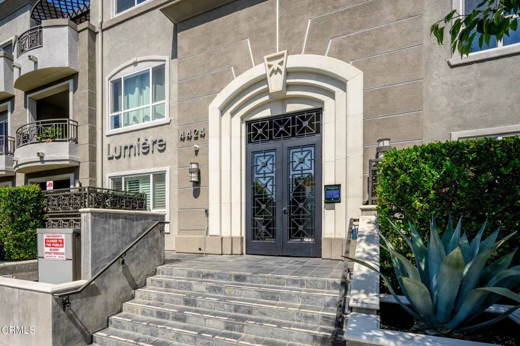 4424 Whitsett Avenue #102, Studio City, CA 91604