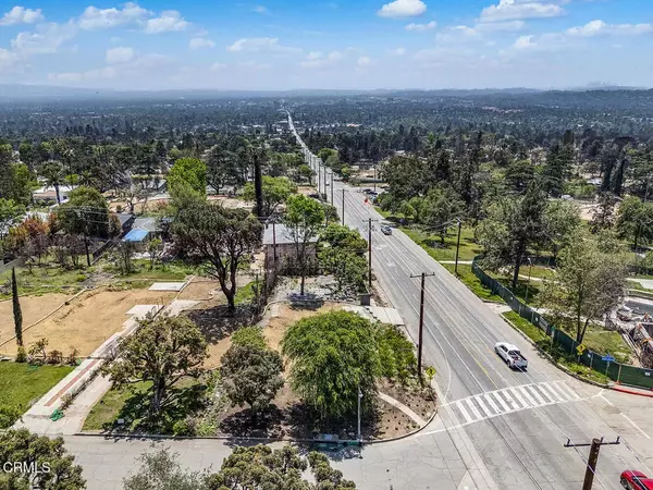 Altadena, CA 91001,900 E Mount Curve Ave