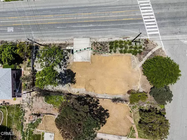 900 E Mount Curve Ave, Altadena, CA 91001