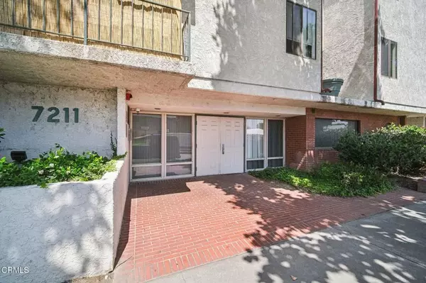 Winnetka, CA 91306,7211 Cozycroft Avenue #40