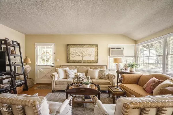 La Crescenta, CA 91214,3205 Fairesta Street